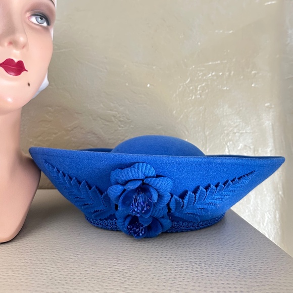 SOPHISTICATED 1970s' ROYAL BLUE HAT WITH WIDE UPTURNED BRIM + FELT "FLOWERS" - Picture 12 of 14